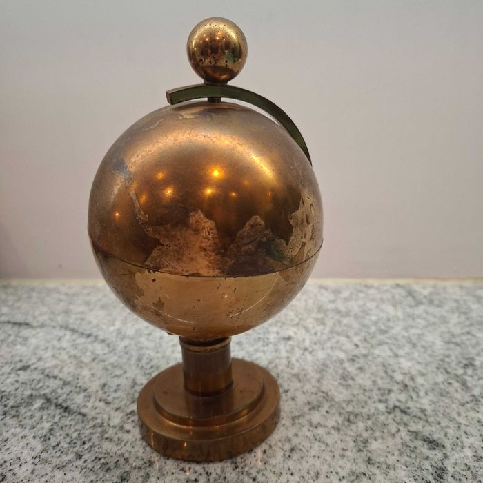 Unikatowa Papierośnica Globus retro vintage