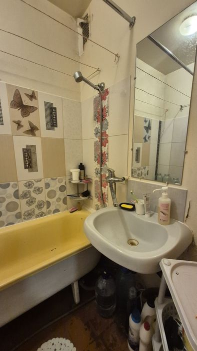 Продаж 2к квартири Г Крут