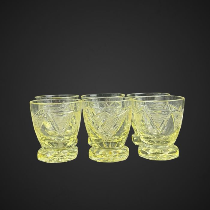 Kryształowe kieliszki do wódki likieru żółte szlif B51/051502