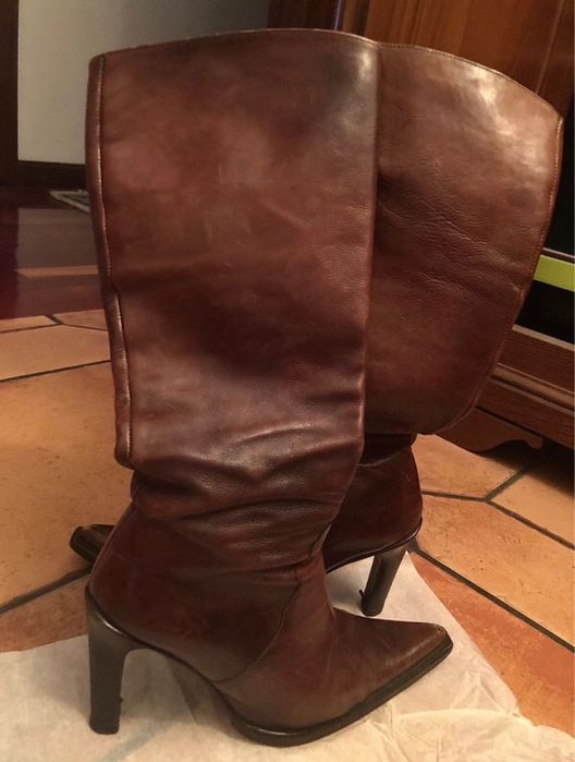 Botas de cano alto em pele