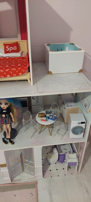 XXL 123 cm domek Rainbow High + lalki + meble