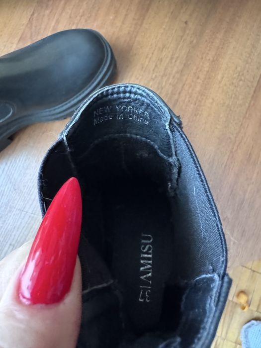 Майже нові,буди вдягнені 2 рази