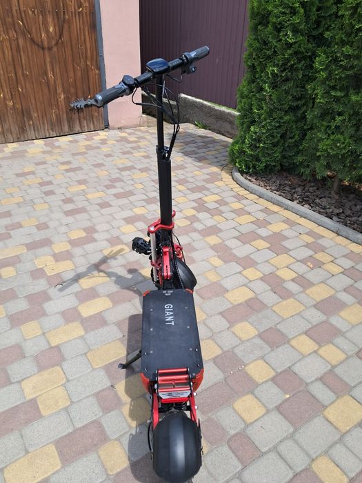 Електросамокат GIANT Outlander M11