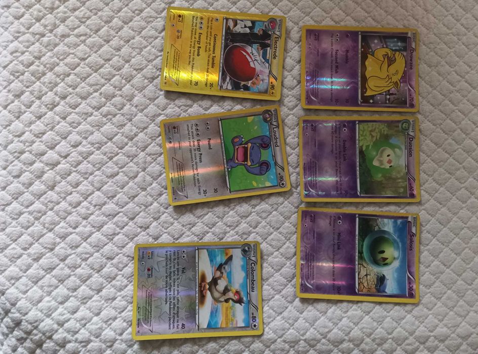 Cartas pokemon em várias línguas (coreano, italiano, francês...