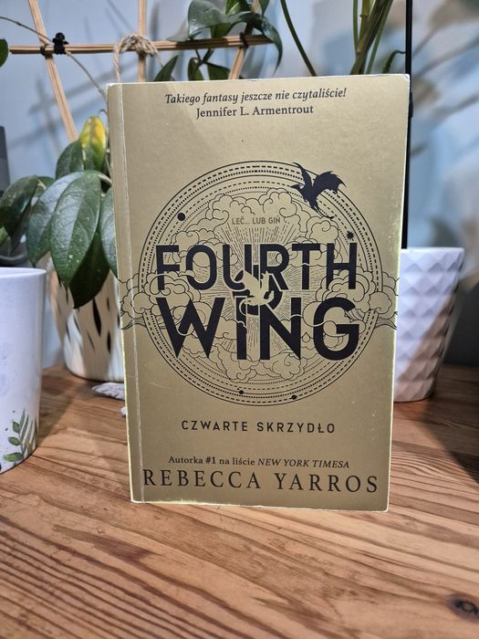 Fourth Wing czwarte skrzydło Rebecca Yarros