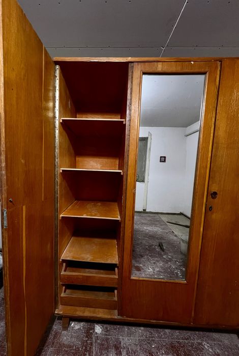 Шкаф для одежды с зеркалом