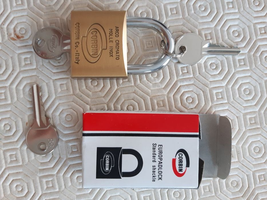 2 cadeados com correntes, novos