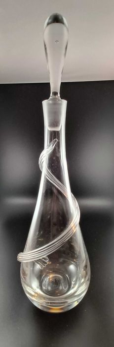 Piękna stara szklana designerska karafka. Z korkiem. Stan b.db.