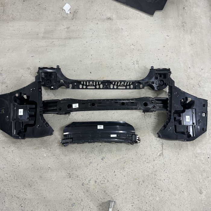 Підсилювач бампера,кронштейни заднього бампера bmw f10 Авторозборка