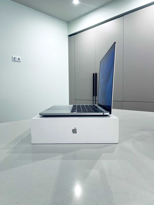 MacBook Pro M2 13,3” como novo + Fatura com garantia ativa