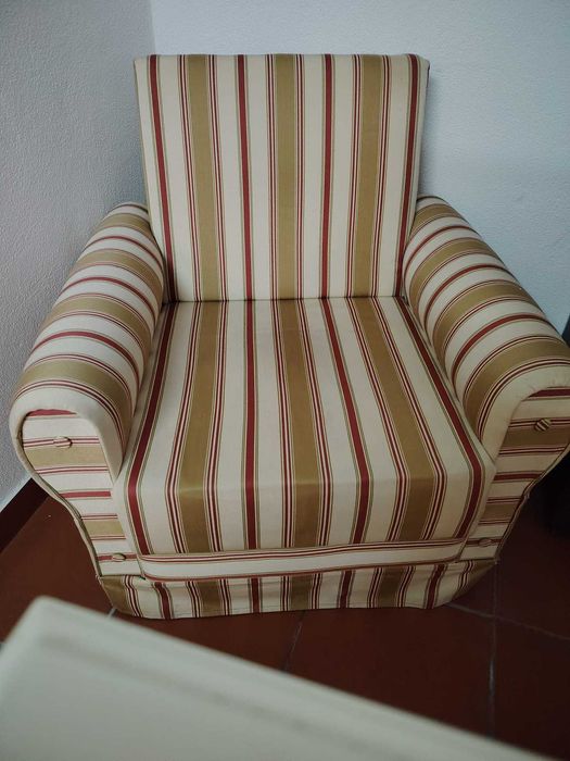 SOFÁ INDIVIDUAL - pouco usado