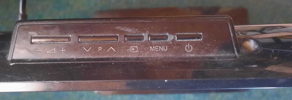 Телевізор Sharp в ідеальному стані модель AQUOS LC-32LE