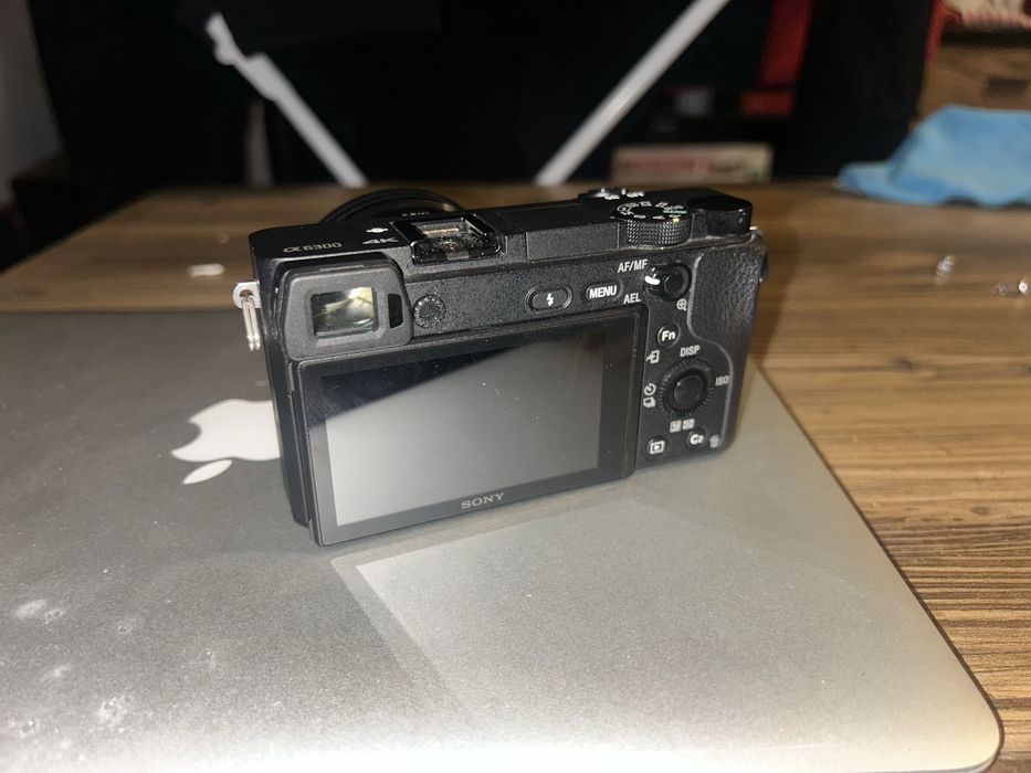 Sony A6300 + obiektyw 16–50 mm OSS 4K