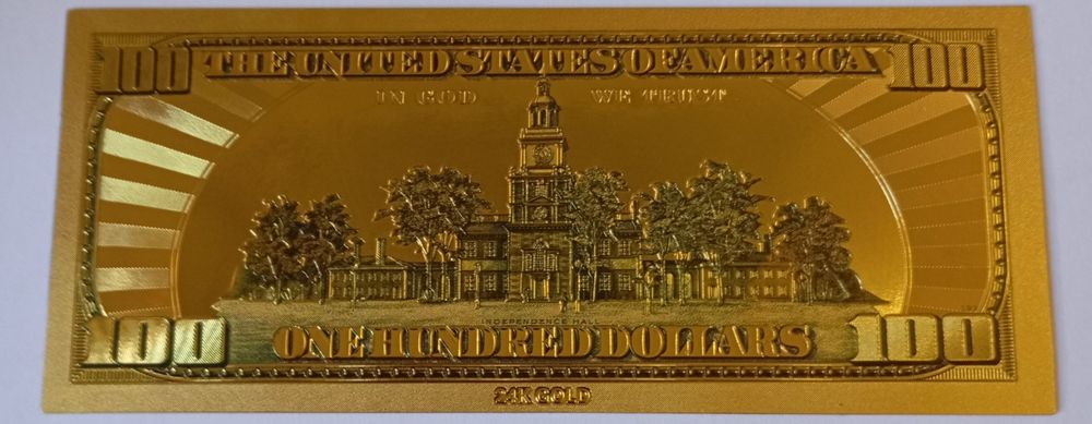 Notas de 100 dólares revistidas a ouro