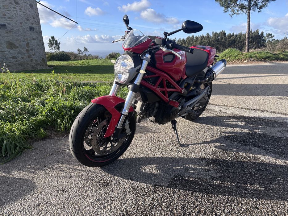 Ducati Monster 696
