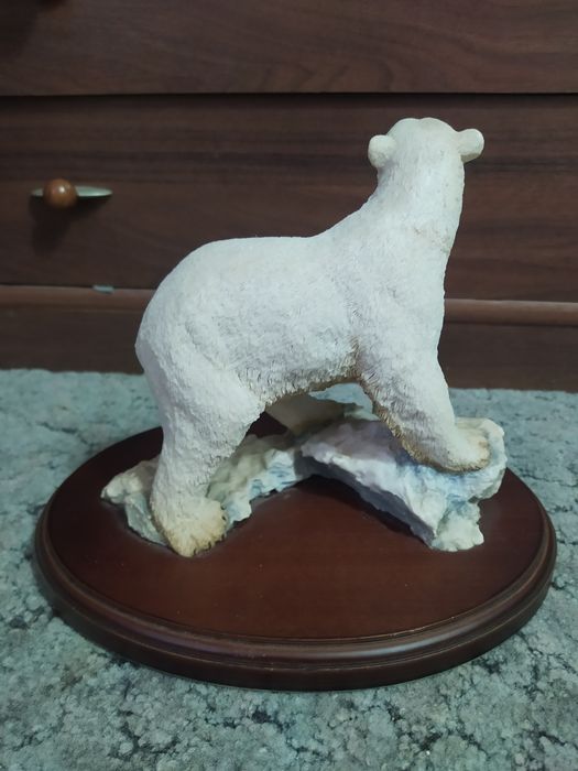Фигурка белый медведь