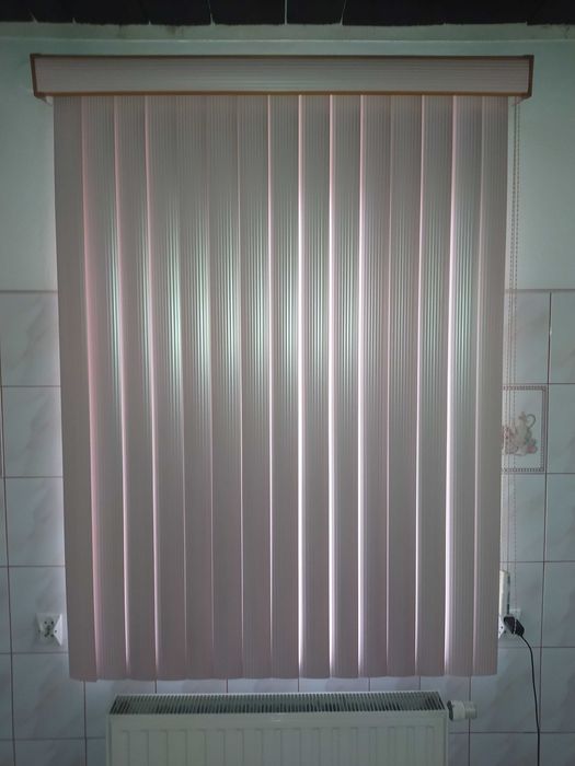 Roleta okienna pionowa szer.120 wys.160. Cana za dwie sztuki.