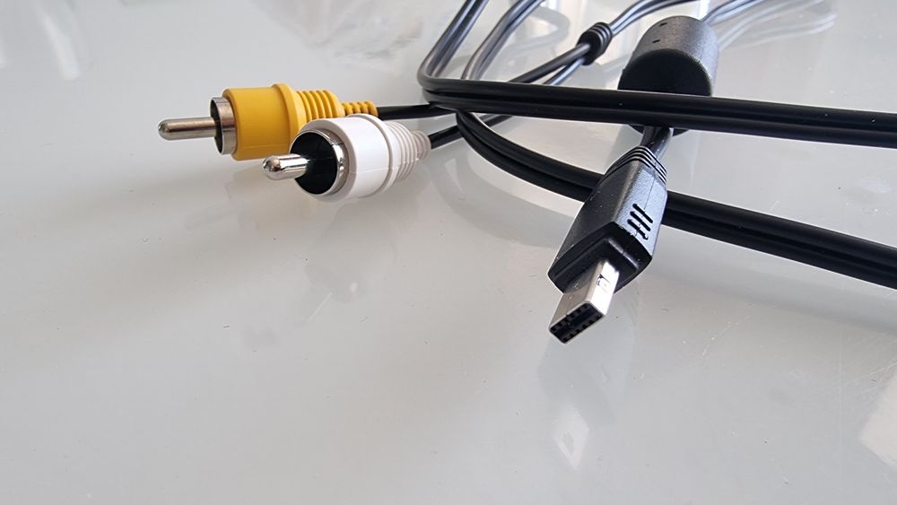 AV кабель UC-E17 для цифрових фотоапаратів