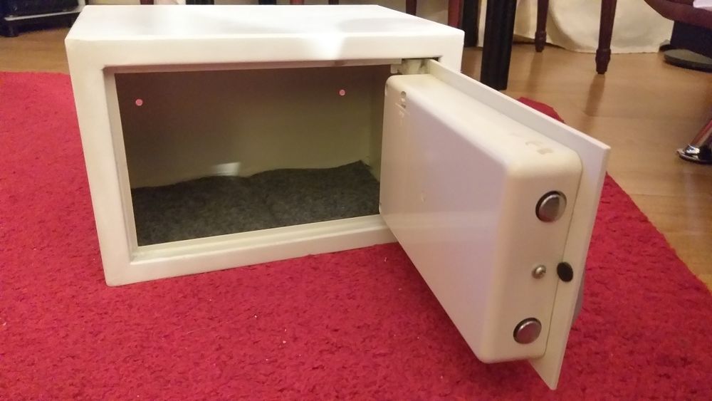 Cofre metálico com código