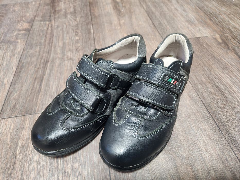 Дитяче взуття розмір 32 віддам безкоштовно