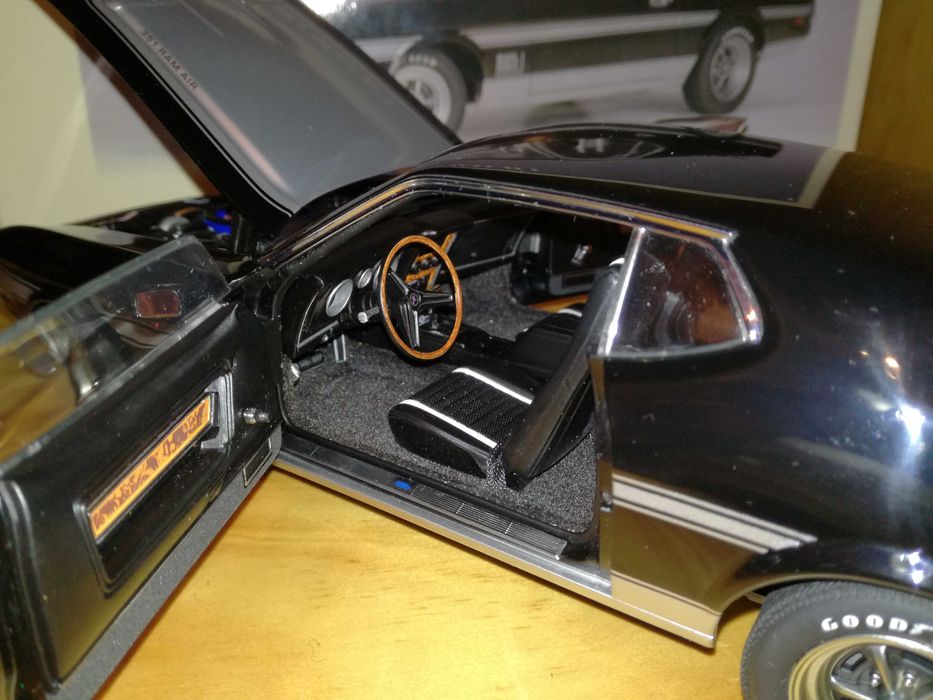 Ford Mustang Mach I (1:18) - Autoart