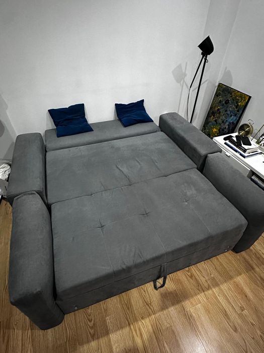 Sofá-cama cinza,