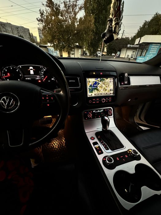 Volkswagen Touareg 2011 г