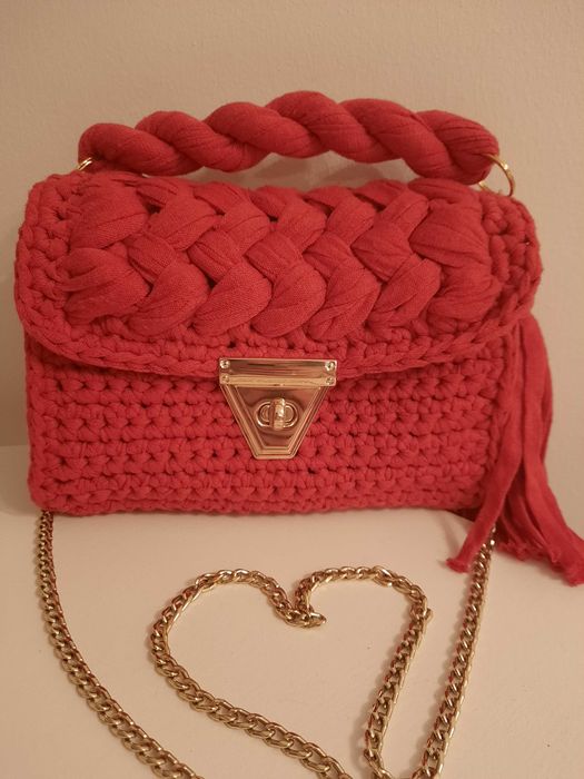 Czerwona torebka handmade z przędzy bawełnianej