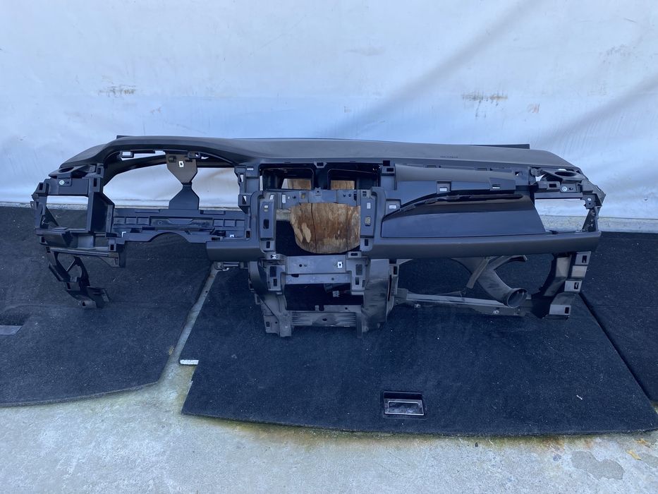 Торпеда,Консоль,панель Nissan Leaf 2018+