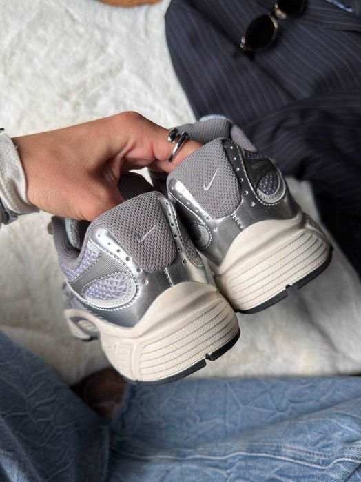 Жіночі Кросівки Nike V5 RNR Metallic