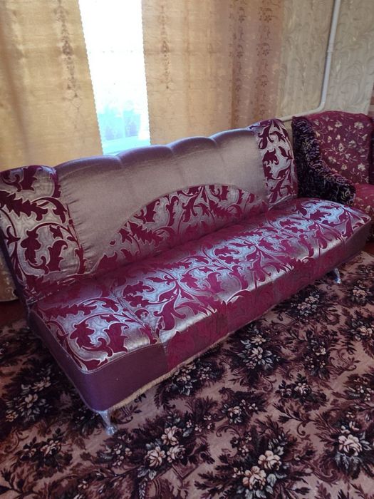 Диван в гарному стані