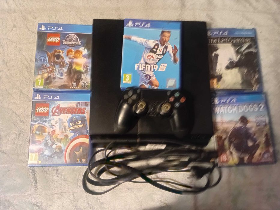 Ps4 com 1 comando e 5 jogos