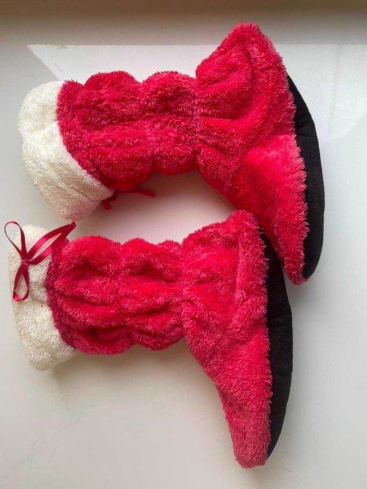 Капці чуні панчохи носки тапки