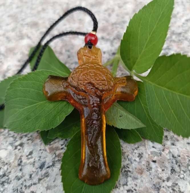 Кулон-підвіска с янтаря ручная работа