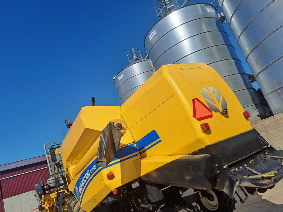 Kombajn zbożowy New  Holland TC4.90
