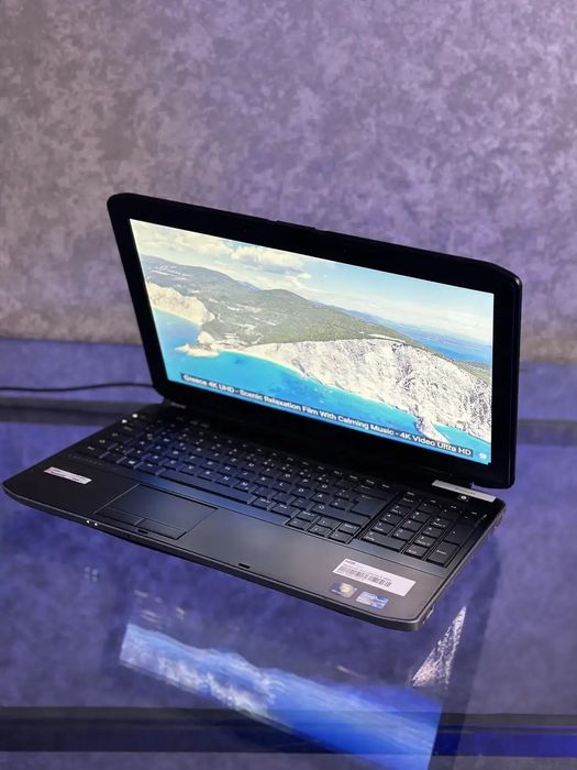 Ноутбук DELL Latitude E5520
