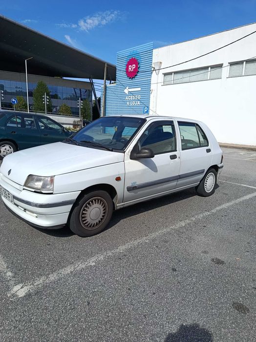 Renault Clio 1.2 essence année 1995 _ 298000 Km _700 € foto 2