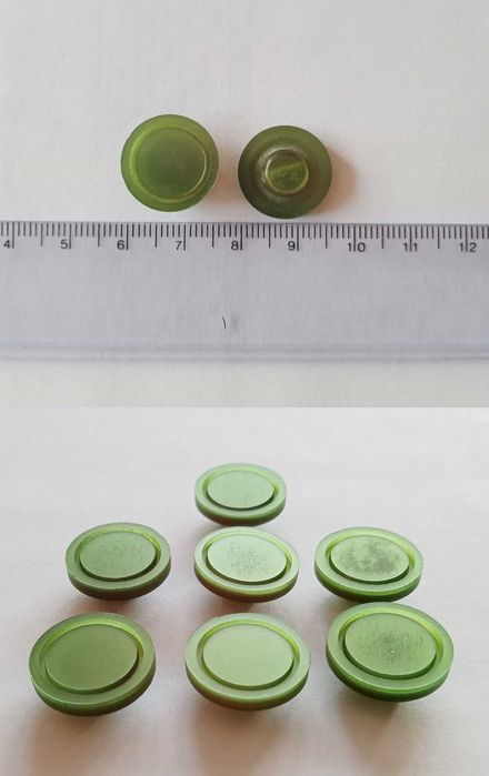 Guziki na stopce różne kolory