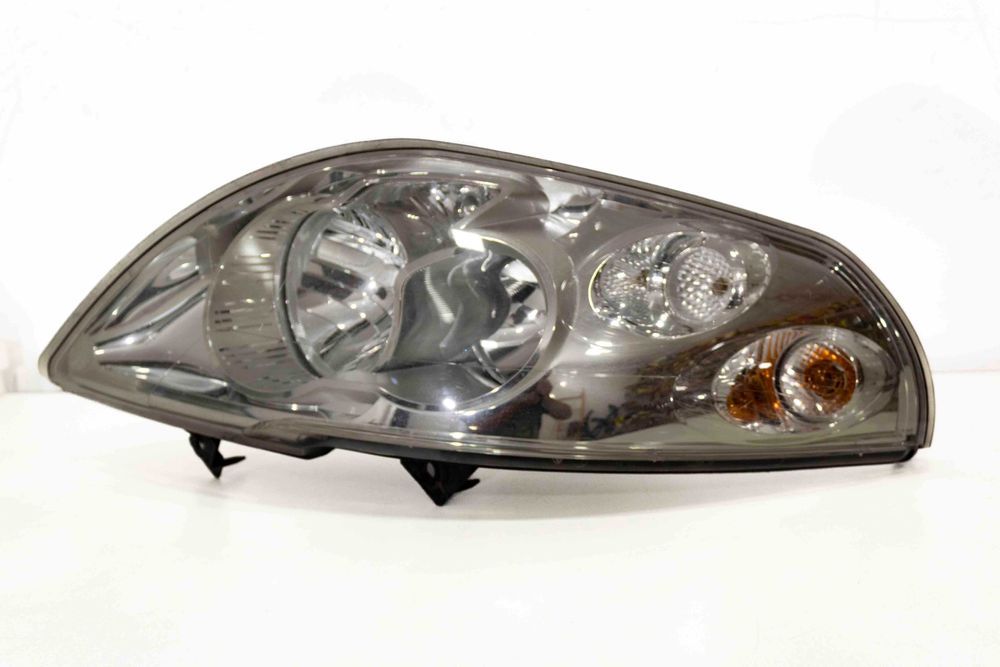 Farol Renault Master (N.054-Z4)