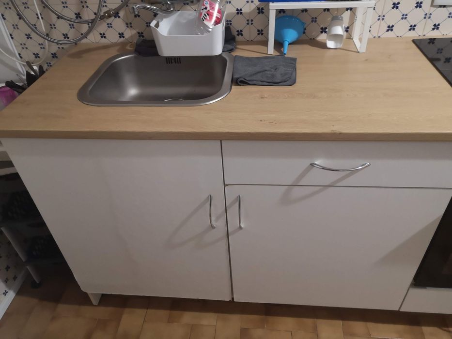 Movel cozinha com pia e corte para placa e forno