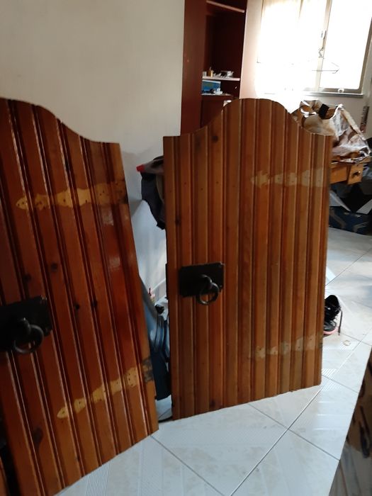 Portas de bar antigo