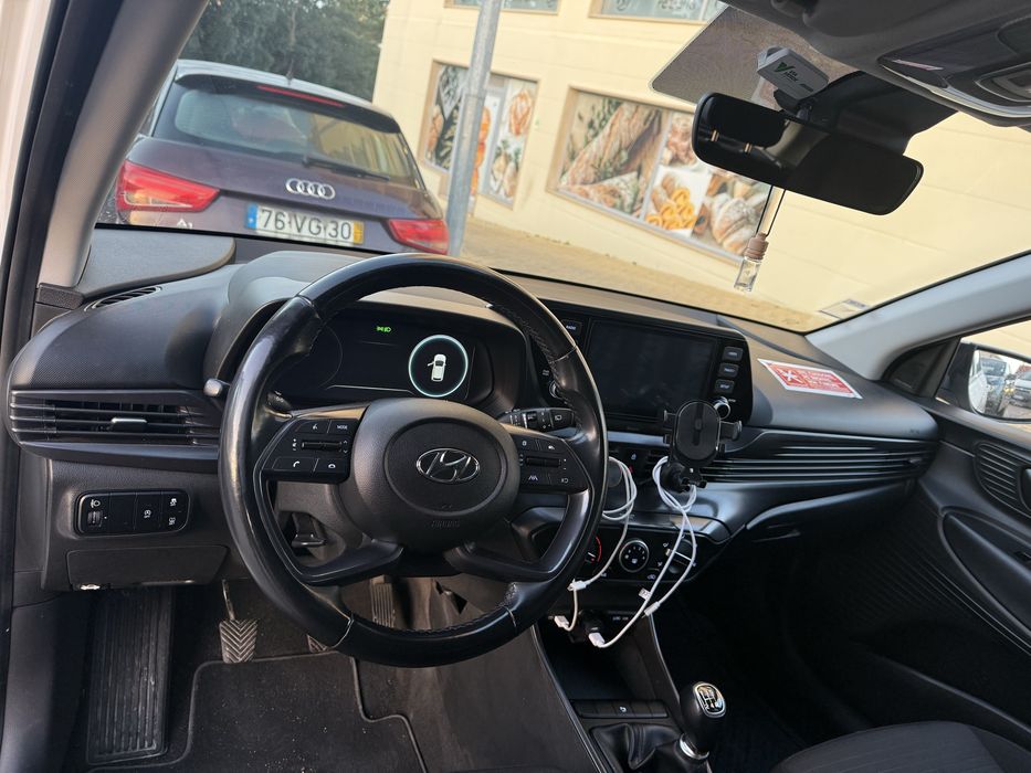 Hyunday i20 2022 branco manual em otimo estado.