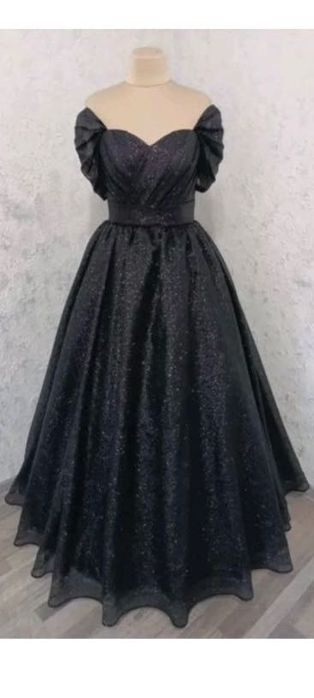 Випускне плаття (чорного кольору)