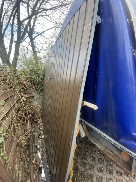 Stzedam brane garazowa