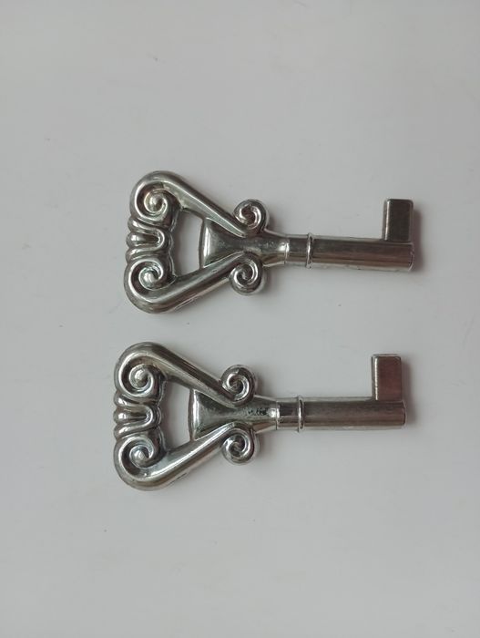 Meblowe klucze ozdobne