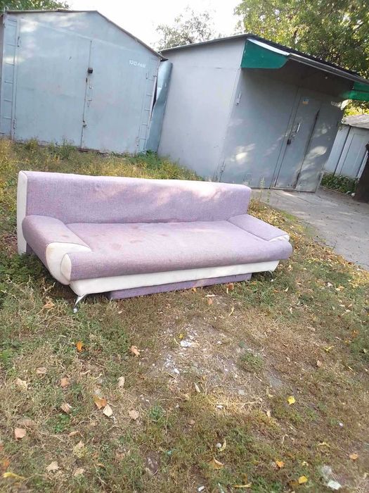 Диван-еврокнижка . Длина 2.3м.