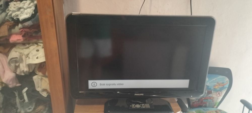 Telewizor Philips z pilotem