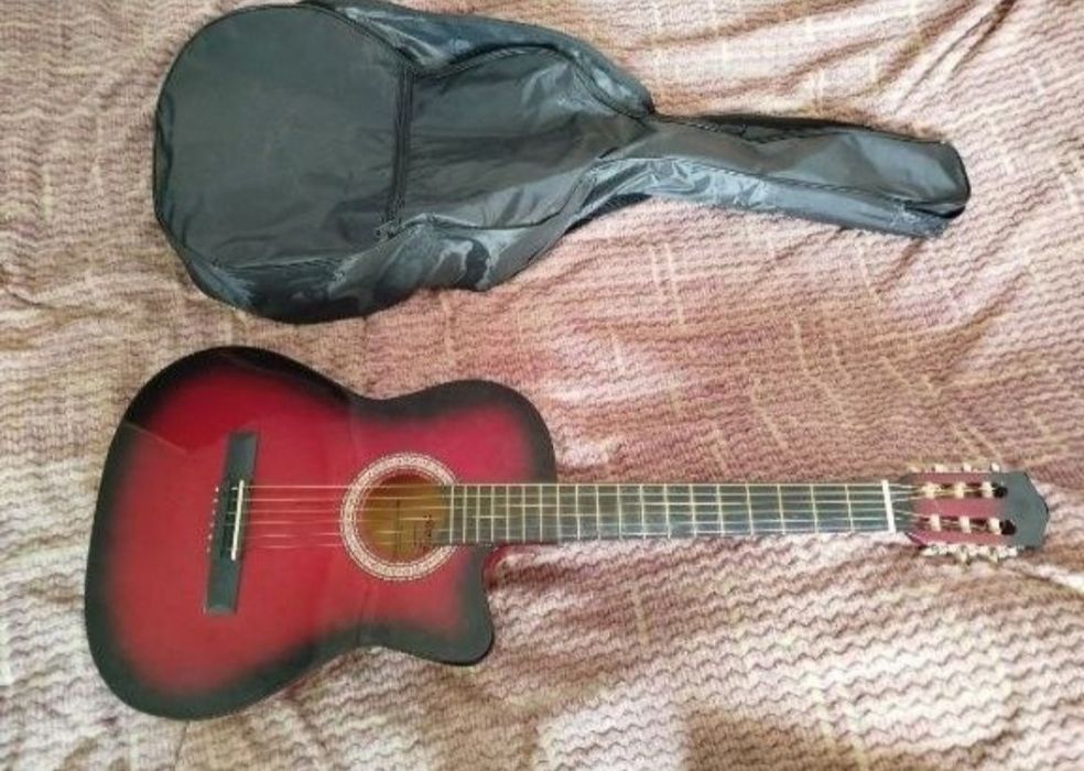 Гитара акустическая