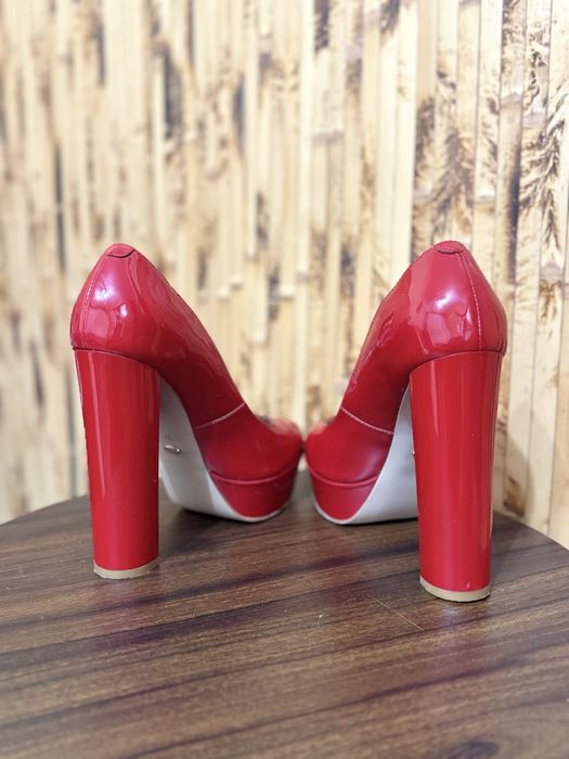 Шкірані лаковані туфлі 37 розмір