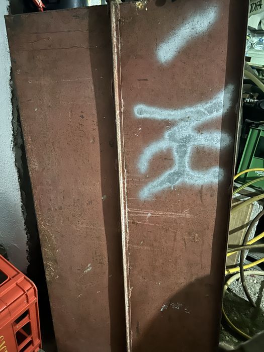 Tinas de uvas em ferro em bom estado